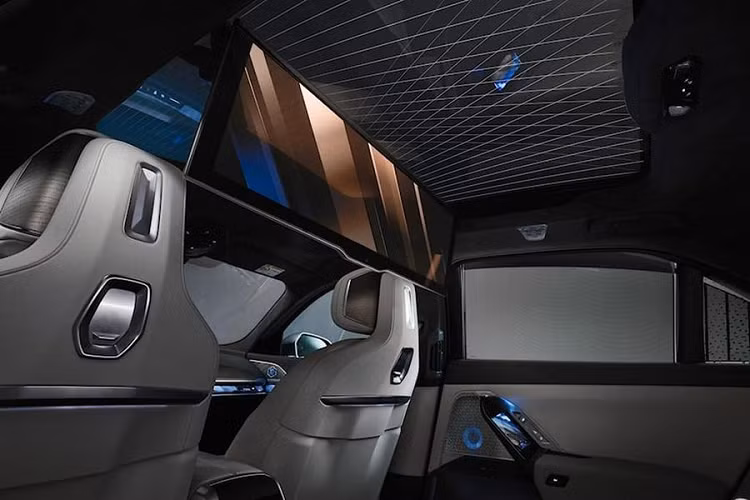 Ly do tai xe BMW 7-Series 2023 kho nhin guong chieu hau?-Hinh-3