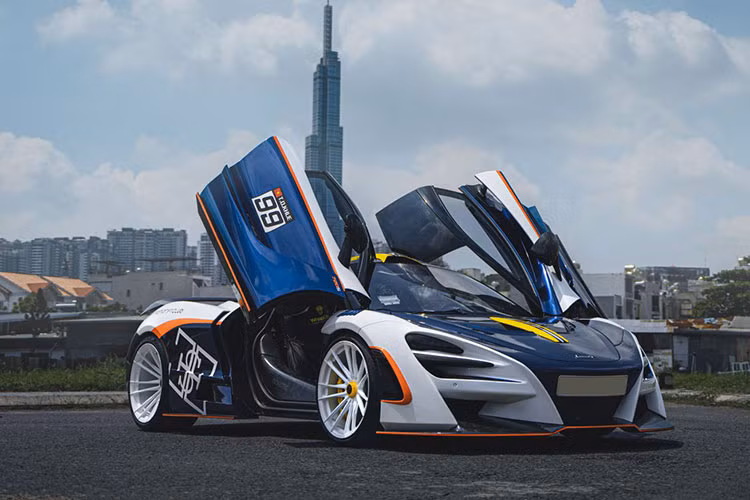 Về sức mạnh, xe được trang bị động cơ tăng áp kép V8 4.0L sản sinh công suất 710 mã lực và mô men xoắn cực đại 770Nm, đi kèm hộp số SSG ly hợp kép. Xe chỉ cần 2,8 giây để bứt tốc từ 0 - 100 km/h trước khi đạt tốc độ tối đa 341 km/h. Mức giá xe McLaren 720S khi mới về Việt Nam nhập khẩu tư nhân khoảng hơn 20 tỷ đồng.