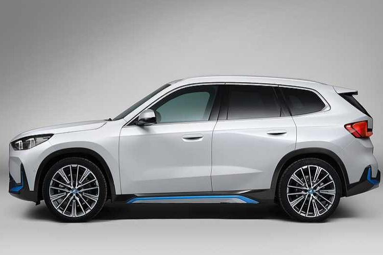 HIện tại, giá xe BMW iX1 2023 và thời điểm ra mắt vẫn chưa được công bố. Thông tin này sẽ sớm được tiết lộ trước khi xe sẵn sàng có mặt tại đại lý.