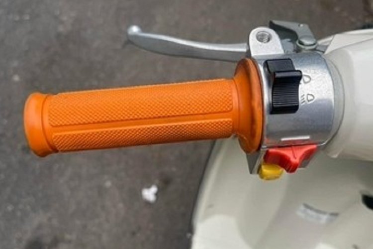 Dù không tiết lộ danh tính người mua nhưng để chi ra hơn 120 triệu đồng cho một chiếc xe tay ga 50 phân khối Honda Julio 50cc xuất hiện khá nhiều trên các trang mua bán xe tay ga nhập Nhật, chủ nhân của xe phải là người sưu tầm, không quan tâm về giá thành và tất nhiên, chỉ cần đổ xăng và chạy xe ra đường, giá trị của xe có thể giảm đi phân nửa.