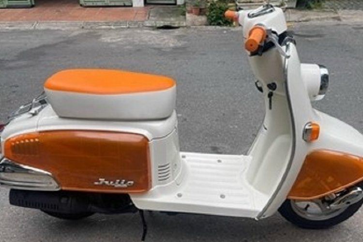 Theo anh D.N người rao bán chiếc xe ga Honda Julio 50cc chưa 1 lần đổ xăng báo giá 25 đến 28 triệu đồng nhưng chợt nhận ra mình nhầm xe, mức giá này dành cho các xe Honda Julio 50cc đã qua sử dụng từ vài nghìn đến chục nghìn km. Còn với chiếc xe Honda Julio 50cc có màu trắng cam được anh cam kết chưa lăn bánh giá lại lên đến trăm triệu đồng.