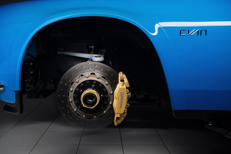 Phiên bản Volvo P1800 Cyan hồi sinh này được trang bị khối động cơ 4 xi-lanh tăng áp 2.0 lít tương tự như động cơ được được sử dụng cho mẫu xe đua xe đua Volvo S60 TC1.