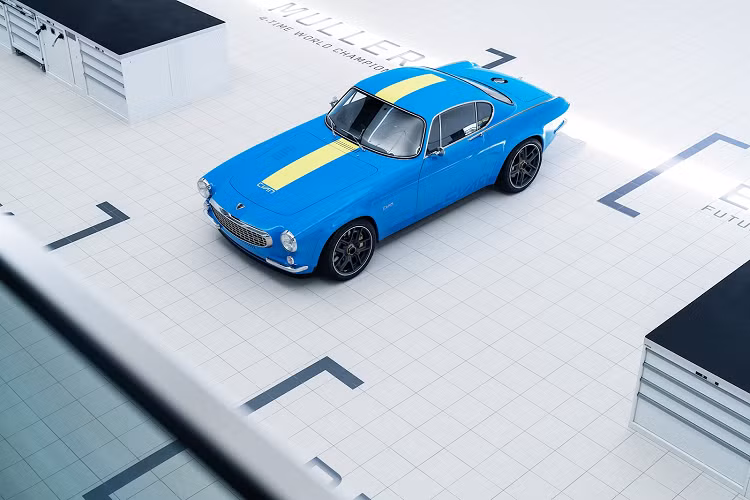 P1800 Cyan lần đầu tiên được đưa vào thử nghiệm vận hành trong tháng 7 năm 2020. Mẫu xe này đang dần được phát triển và sẽ sớm hướng tới việc có mặt trên thị trường, được phân phối tại một số quốc gia và khu vực. Mức giá xe Volvo P1800 Cyan dự kiến mà người mua phải trả dao động ở mức khoảng 700.000 Đô (Giá quy đổi hơn 16 tỷ Đồng).