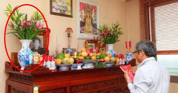 Vi sao nhieu nguoi kieng khong dat hoa ly len ban tho?