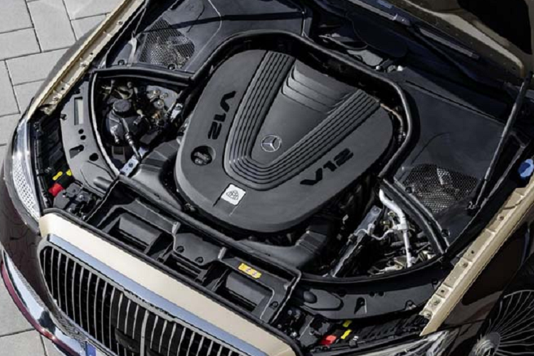 Như vậy, không còn gì để nghi ngờ khi cho rằng đây chính là chiếc xe siêu sang Mercedes-Maybach S680 đắt đỏ và VIP nhất tại Việt Nam hiện nay sau khi chủ nhân mang xe đi bấm biển và may mắn trúng ngũ quý 5 của đầu số 51K.