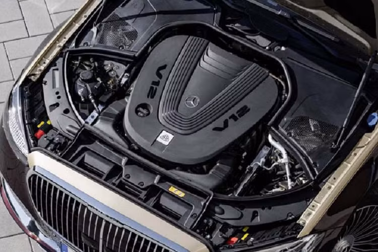 Như vậy, không còn gì để nghi ngờ khi cho rằng đây chính là chiếc xe siêu sang Mercedes-Maybach S680 đắt đỏ và VIP nhất tại Việt Nam hiện nay sau khi chủ nhân mang xe đi bấm biển và may mắn trúng ngũ quý 5 của đầu số 51K.