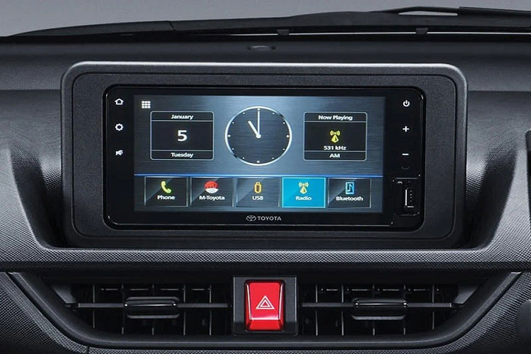 Tại thị trường Indonesia, Toyota Avanza 2022 sẽ có 2 tùy chọn động cơ như trước. Đầu tiên là động cơ xăng 4 xi-lanh, DOHC, hút khí tự nhiên, dung tích 1.3L với công suất tối đa 98 mã lực tại tua máy 6.000 vòng/phút và mô-men xoắn cực đại 121 Nm tại tua máy 4.200 vòng/phút. Động cơ này đồng hành với hộp số sàn 5 cấp.