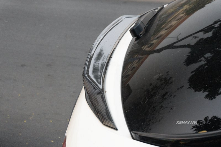 Những nâng cấp cuối cùng của gói Levante Shtorm bao gồm một cánh gió nhỏ gắn trên nắp cốp, bộ khuếch tán gió cỡ lớn có thiết kế hầm hố và chụp ống xả mới.