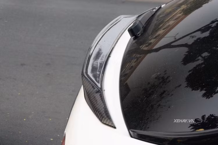 Những nâng cấp cuối cùng của gói Levante Shtorm bao gồm một cánh gió nhỏ gắn trên nắp cốp, bộ khuếch tán gió cỡ lớn có thiết kế hầm hố và chụp ống xả mới.