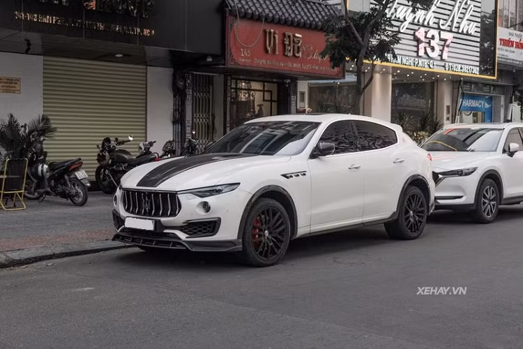 Maserati Levante S được trang bị khối động cơ tăng áp kép V6 3.0L, sản sinh công suất 430 mã lực và mô men xoắn cực đại 500 Nm. Kèm với hộp số tự động 8 cấp, xe có khả năng tăng tốc từ 0 – 100 km/h chỉ trong 5,2 giây, tốc độ tối đa 264 km/h. Xe sử dụng hệ dẫn động bốn bánh Q4 do Maserati phát triển và công nghệ tự động ngắt động cơ khi dừng xe.