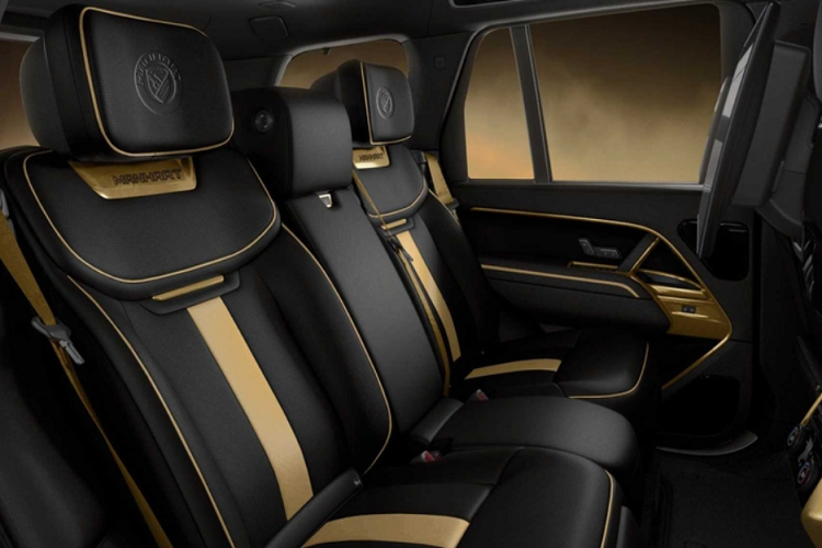 Dự án mới nhất của Manhart có tên là Range Rover Vogue RV 650. Những thay đổi ở ngoại thất bao gồm bộ mâm hợp kim đa chấu khỏe khoắn màu vàng Gold, màu sơn mới với tông đen chủ đạo và nhiều chi tiết màu vàng Gold tạo điểm nhấn ở quanh lưới tản nhiệt hay bộ khuếch tán phía sau.