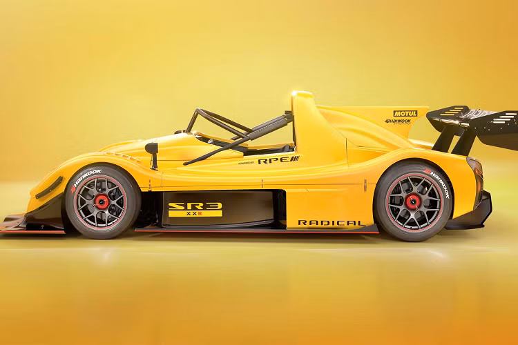 Radical SR3 XXR cỡ nhỏ là một phiên bản cải tiến và mạnh mẽ hơn của chiếc xe hiện có, hiện đã có sẵn để đặt hàng. Điểm nổi bật của trang trí mới cho chiếc xe đua này là động cơ 1.5 lít mới, được phát triển hoàn toàn bởi chinh thương hiệu này.