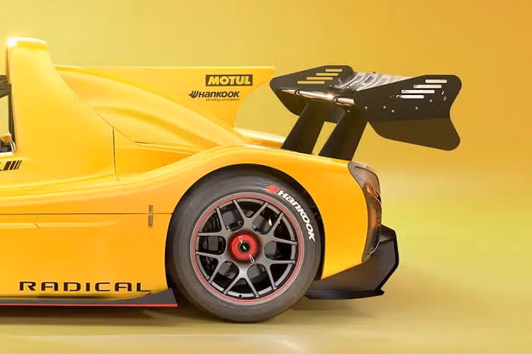 Bổ sung cho những cải tiến về phần cứng là một loạt các điều chỉnh hệ thống truyền động, bao gồm hệ thống tra dầu được thiết kế lại, hiệu chỉnh động cơ và hộp số mới, cảm biến thành phần nhiên liệu cho phép sử dụng nhiên liệu sinh học và những thứ khác.