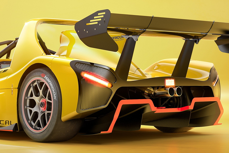 Mục tiêu chính thương hiệu bên cạnh việc cải thiện hiệu suất là độ bền cao hơn khi tải nặng. Radical SR3 XXR thế hệ mới hiện đã có sẵn để đặt hàng thông qua mạng lưới bán lẻ toàn cầu của Radical với các đại lý ở 21 quốc gia trên thế giới. Chiếc xe đua sẽ đi vào sản xuất vào tháng 2 năm sau với những đợt giao hàng đầu tiên dự kiến vào cuối tháng đó.