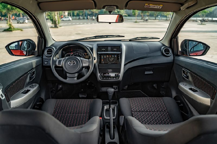 Về truyền động, Toyota Wigo 2020 sử dụng động cơ tương tự như phiên bản hiện tại, khối động cơ xăng 4 xy-lanh 1.2L, sản sinh công suất tối đa 86 mã lực và 107 Nm mô-men xoắn cực đại. Đi kèm với đó là trang bị hộp số tuỳ chọn tự động 4 cấp hoặc số sàn 5 cấp.