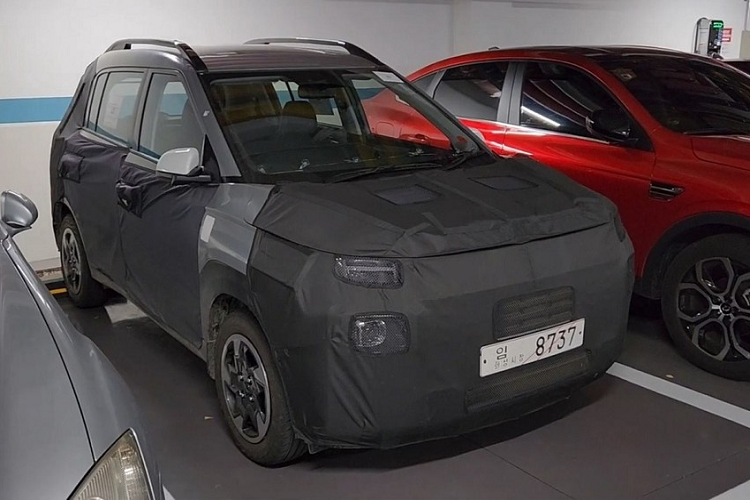 Hyundai đã xác nhận sẽ tung ra một mẫu SUV hạng A mới ở thị trường Ấn Độ để cạnh tranh với Tata Punch. Tuy nhiên, thay vì đưa mẫu xe Casper được phát triển dựa trên Grand i10 đến Ấn Độ, hãng Hyundai lại phát triển một sản phẩm mới. Có tên mã Ai3, mẫu SUV hạng A mới của Hyundai đã bất ngờ bị bắt gặp trong một hầm để xe ở Hàn Quốc.