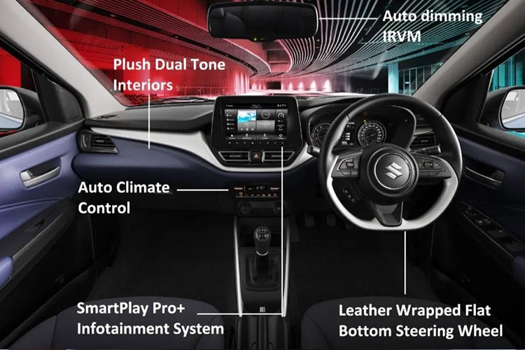 Bên trong xe xuất hiện mặt táp-lô 3 tầng hoàn toàn mới, vô lăng vát đáy thể thao phối 2 màu đen - bạc, màn hình màu đa thông tin trong bảng đồng hồ, hệ thống thông tin giải trí Smartplay Pro+ với màn hình cảm ứng 9 inch, hỗ trợ Apple CarPlay/Android Auto,...