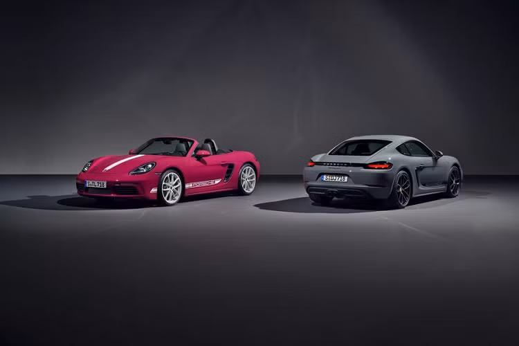 Mới đây, Porsche đã phát hành phiên bản đặc biệt Style Edition dành cho Porsche 718 Cayman và 718 Boxster với nhiều nâng cấp đáng chú ý.Đầu tiên là về trang bị vận hành, xe được trang bị tiêu chuẩn hộp số sàn 6 cấp, kết hợp động cơ 4 xi-lanh tăng áp 2.0L tạo ra công suất 300 mã lực và mô-men xoắn 379 Nm.