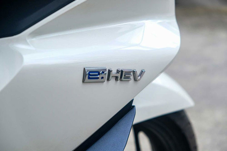 Tuy ở thời điểm hiện tại PCX e:HEV 2022 vẫn chưa được bán chính hãng, nhưng không loại trừ khả năng Honda Việt Nam sẽ đưa mẫu xe này quay trở lại thị trường nước ta trong thời gian tới.