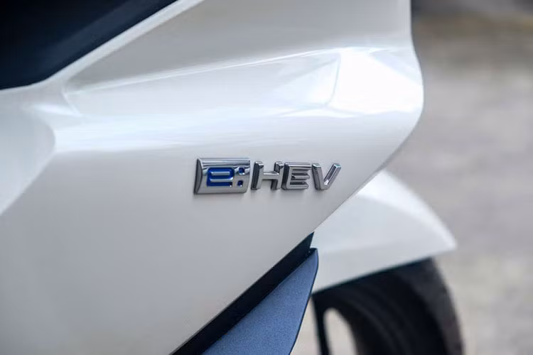 Tuy ở thời điểm hiện tại PCX e:HEV 2022 vẫn chưa được bán chính hãng, nhưng không loại trừ khả năng Honda Việt Nam sẽ đưa mẫu xe này quay trở lại thị trường nước ta trong thời gian tới.
