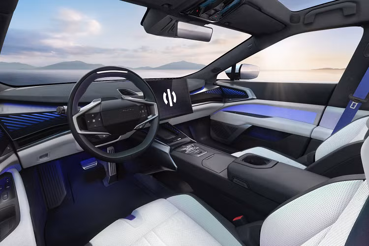 Các lựa chọn thiết kế độc đáo của Human Horizons tiếp tục ở phía sau chiếc xe EV này khi có thanh đèn LED nổi bật, cửa sổ nhỏ phía sau và bộ khuếch tán lớn. Ngoài ra HiPhi Z còn có một cánh lướt gió lớn kéo dài từ mái nhà xuống.