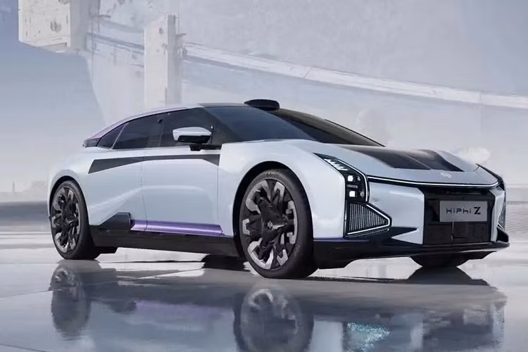 Đợt giao hàng đầu tiên cho khách đặt mua và nhận giao xe HiPhi Z dự kiến sẽ bắt đầu ngay vào đầu năm 2023 để kịp các thượng đế có xe chơi Tết Nguyên đán.