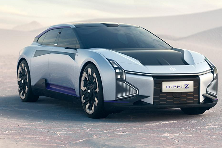 Sự hấp dẫn tiếp theo của chiếc xe điện này chính là việc nó có thể đi được quãng đường lên tới 705 km trong một lần sạc đầy. Khách hàng Trung Quốc có thể nhận chìa khóa HiPhi Z với giá từ 610.000 nhân dân tệ đến 630.000 nhân dân tệ, tương đương 2,06 tỷ đồng đến 2,1 tỷ đồng. Mặc dù giá xe HiPhi Z 2023 khá đắt đỏ nhưng với thiết kế và pin khủng là điều có thể hiểu được.