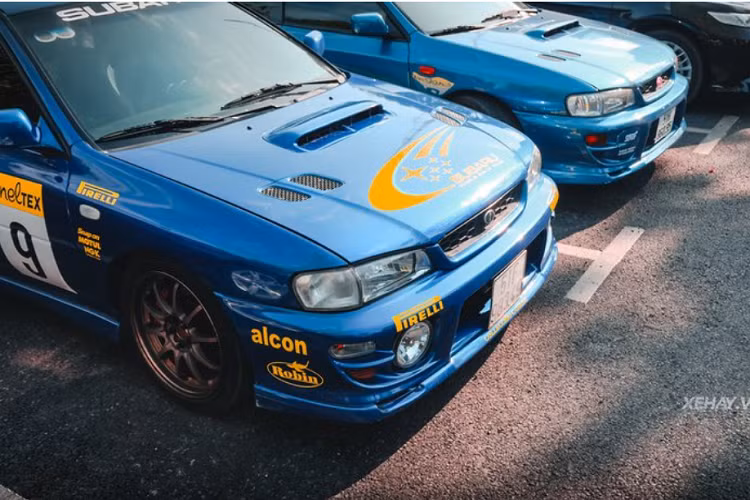 Hầu như những chiếc xe tham gia buổi offline đều được độ thêm, không nhiều thì ít, đa phần đều được nâng cấp mâm, phanh, phuộc, bodykit, cánh gió... Mỗi thành viên đều thể hiện cá tính riêng trên từng chiếc xe của mình.