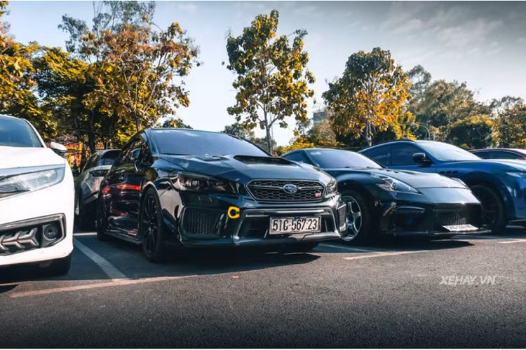 Ngoài ra, buổi gặp gỡ còn có sự góp mặt của 3 chiếc Mitsubishi Lancer được độ khá bắt mắt, cùng chiếc Honda Prelude màu trắng, chiếc Subaru WRX STI màu xanh dương...