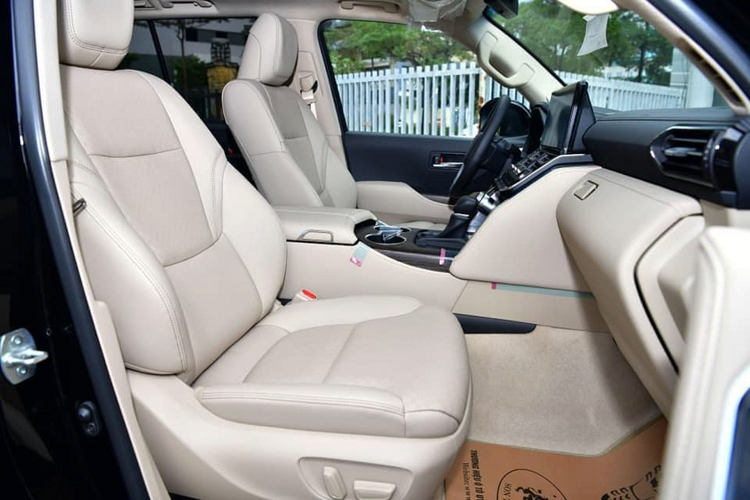 Trong thời gian sắp tới, giá bán của Toyota Land Cruiser 2022 hứa hẹn sẽ không giảm, khi mà nguồn cung của dòng xe này có hạn và thậm chí các đơn vị nhập xe tư nhân cũng đang gặp khó khăn trong việc mang dòng xe này từ các thị trường Trung Đông về Việt Nam.