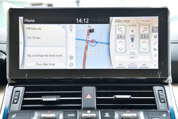 Mặc dù mức giá Toyota Land Cruiser 2022 gần 6 tỷ, quá cao so với những khách hàng bình thường. Nhưng đối với tệp khách hàng đi dòng xe này. Tầm giá này sẽ không thành vấn đề, miễn là họ có muốn sở hữu hay không. Vì từ trước đến nay tại Việt Nam, khách hàng sở hữu Land Cruiser đều là những khách hàng khá giả, thậm chí có thể gọi một cách dân dã là những “đại gia” hay “chủ tịch” và họ sẵn sàng chi mạnh để sở hữu xe nếu có nhu cầu.