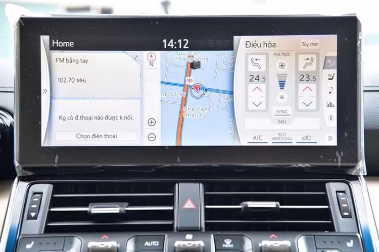 Mặc dù mức giá Toyota Land Cruiser 2022 gần 6 tỷ, quá cao so với những khách hàng bình thường. Nhưng đối với tệp khách hàng đi dòng xe này. Tầm giá này sẽ không thành vấn đề, miễn là họ có muốn sở hữu hay không. Vì từ trước đến nay tại Việt Nam, khách hàng sở hữu Land Cruiser đều là những khách hàng khá giả, thậm chí có thể gọi một cách dân dã là những “đại gia” hay “chủ tịch” và họ sẵn sàng chi mạnh để sở hữu xe nếu có nhu cầu.