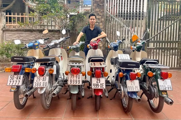 Dự định khi chiếc xe về tay, anh Tú sẽ “tân trạng” xế cổ theo đúng nguyên bản của nhà sản xuất. Nói về chiếc biển số độc đáo này, anh Tú luận rằng, tất cả các con số trong dãy biển số đều là số 3. Đầu số tỉnh 33 trước đây là Hà Tây cũ nay sáp nhập Hà Nội. Số 33 ở trên trùng khớp 333 ở dưới và cũng là dạng biển số đầu tiên ở Việt Nam lưu thông – biển 3 số, sau này lên biển 4 số và hiện tại là biển 5 số.