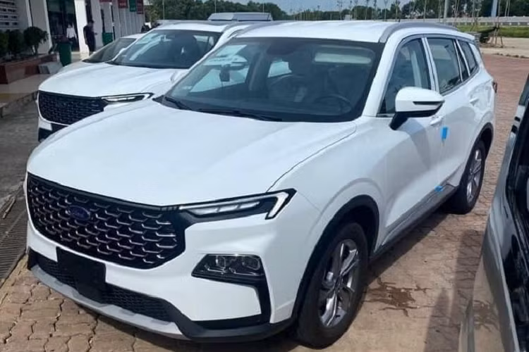 Trong thời gian qua, Ford Territory 2023 mới đã liên tục bị bắt gặp khi chạy thử trên đường phố Việt Nam. Tuy nhiên, mãi đến nay, hình ảnh chụp nội thất của mẫu SUV cỡ C thương hiệu Mỹ này mới được tung ra.