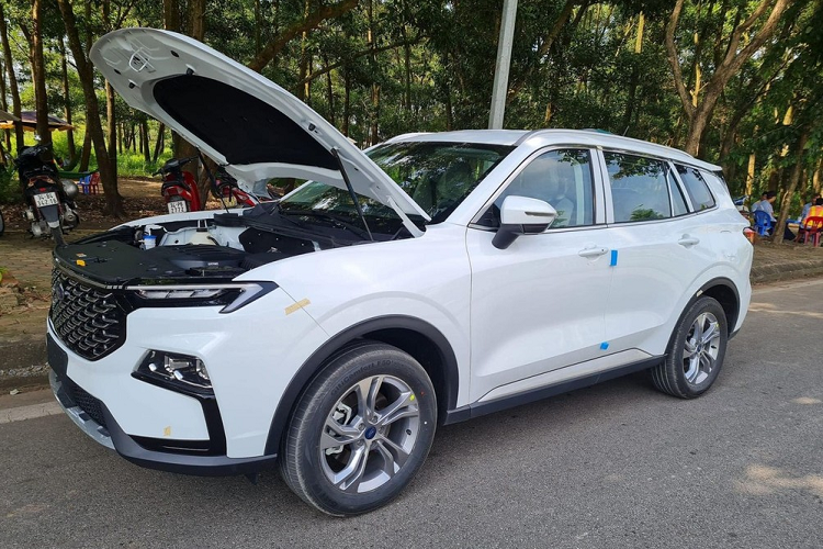 Động cơ kết hợp với hộp số tự động ly hợp kép ướt 7 cấp. Hiện chưa có thông tin về trang bị an toàn của Ford Territory 2023 tại Việt Nam. Tuy nhiên, rất có thể xe sẽ được trang bị gói công nghệ an toàn chủ động Ford Co-Pilot360, bao gồm những tính năng như hệ thống kiểm soát hành trình thích ứng ACC