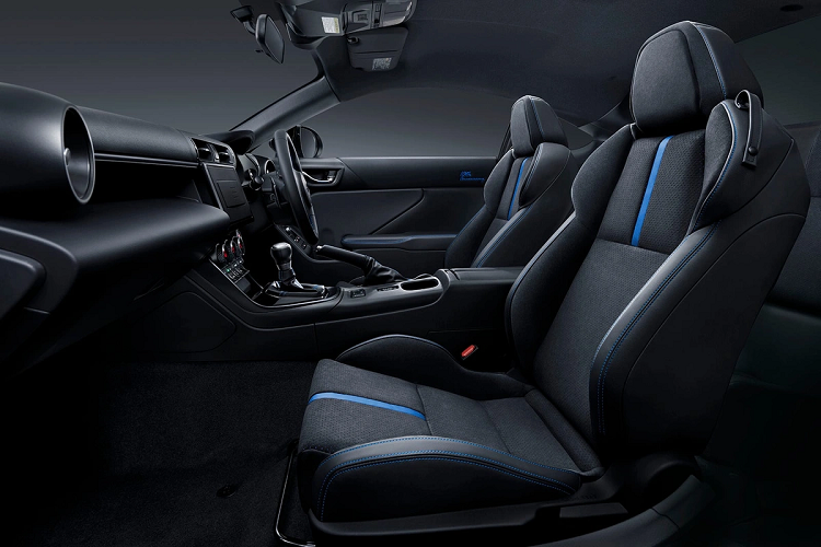 Không có sự thay đổi nào ở động cơ của Subaru BRZ 10th Anniversary Edition. Xe vẫn được trang bị động cơ Boxer 4 xy-lanh 2.3L, cho công suất 228 mã lực và mô-men xoắn 250 Nm.