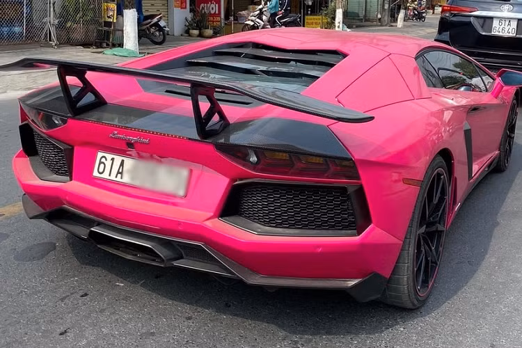 Lamborghini Aventador cua 8X Binh Duong 