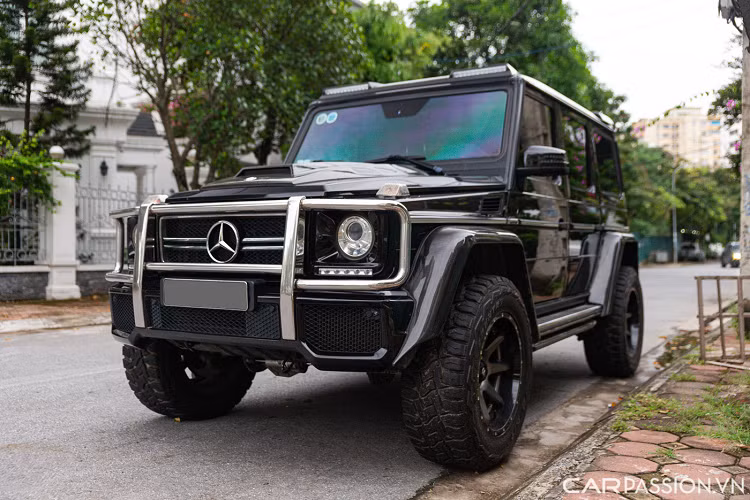Mercedes-AMG G63 thế hệ cũ sử dụng động cơ 5,5 lít V8 tăng áp kép cho công suất 544 mã lực, mô-men xoắn cực đại 760 Nm.
