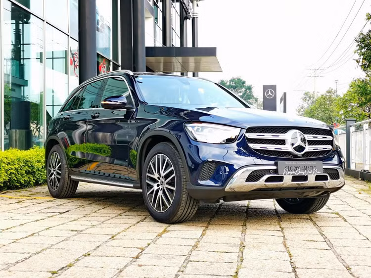 Mercedes-Benz GLC 2022 tang toi 41 trieu dong, them trang bi moi-Hinh-2