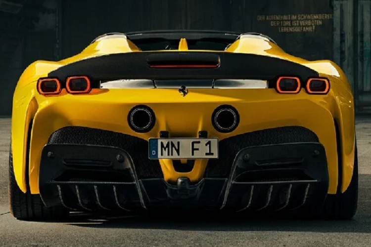 Sức mạnh của Ferrari SF90 Spider được cải thiện nhờ sử dụng 2 mô-đun Novitec N-Tronic cung cấp cho xe các biểu đồ mới dành cho hệ thống phun xăng, đánh lửa và tăng áp điện tử. Giúp động cơ tăng áp kép V8 4.0 lít tăng thêm 107 mã lực và 118 Nm mô-men xoắn, tổng công suất của xe đã đạt mức 1.094 mã lực sau khi kết hợp cùng 3 động cơ điện.