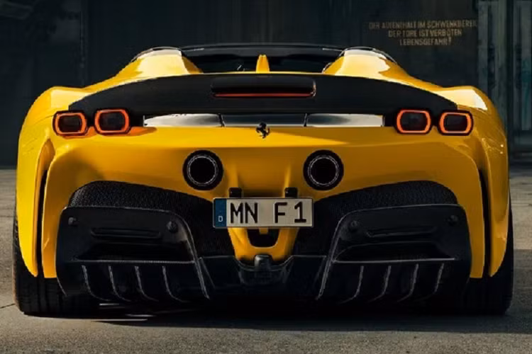 Sức mạnh của Ferrari SF90 Spider được cải thiện nhờ sử dụng 2 mô-đun Novitec N-Tronic cung cấp cho xe các biểu đồ mới dành cho hệ thống phun xăng, đánh lửa và tăng áp điện tử. Giúp động cơ tăng áp kép V8 4.0 lít tăng thêm 107 mã lực và 118 Nm mô-men xoắn, tổng công suất của xe đã đạt mức 1.094 mã lực sau khi kết hợp cùng 3 động cơ điện.