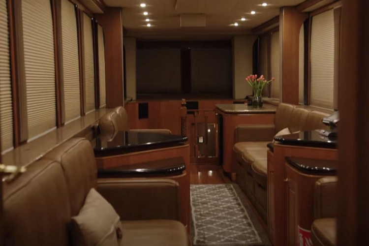 Ngoài ra, The Heat còn là chiếc xe đầu tiên giới thiệu hệ thống mở rộng đã được cấp bằng sáng chế, bên cạnh 4 khoang trượt ra và các trang bị sang trọng mà chúng ta có thể thấy trên một chiếc du thuyền thực sự.