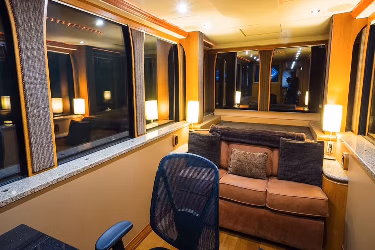 Hiện, Will Smith không còn sở hữu The Heat, nó đã được giao lại cho Ronald Anderson. “Biệt thự hai tầng” vẫn còn hoạt động tốt và bất kỳ ai cũng có thể trải nghiệm, miễn là họ sẵn sàng “rút hầu bao” trả khoản phí 9.000 USD/đêm (khoảng 205 triệu đồng).