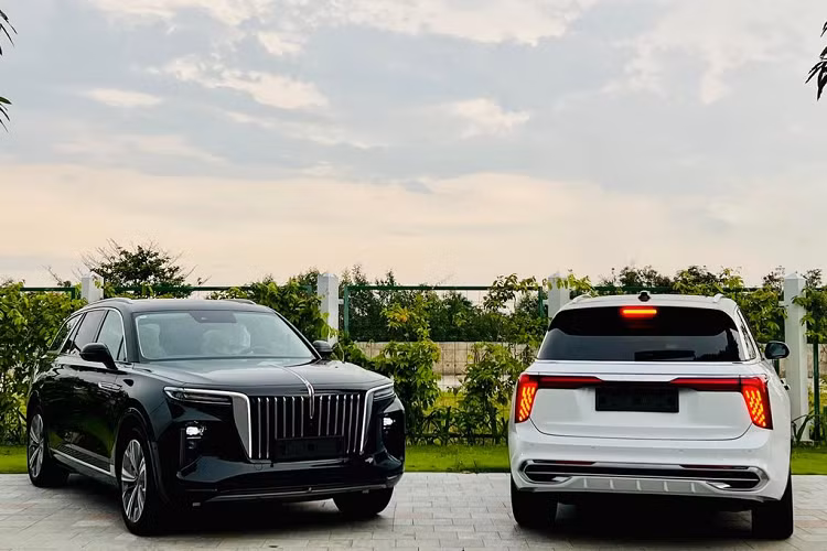 Chiếc SUV thuần điện được trang bị đèn pha LED Matrix, tay nắm cửa dạng ẩn, đèn hậu lấy cảm hứng từ chòm sao Bắc Đẩu, và hệ thống treo thích ứng có thể hạ gầm thêm 45mm, hoặc nâng cao gầm lên 60mm.