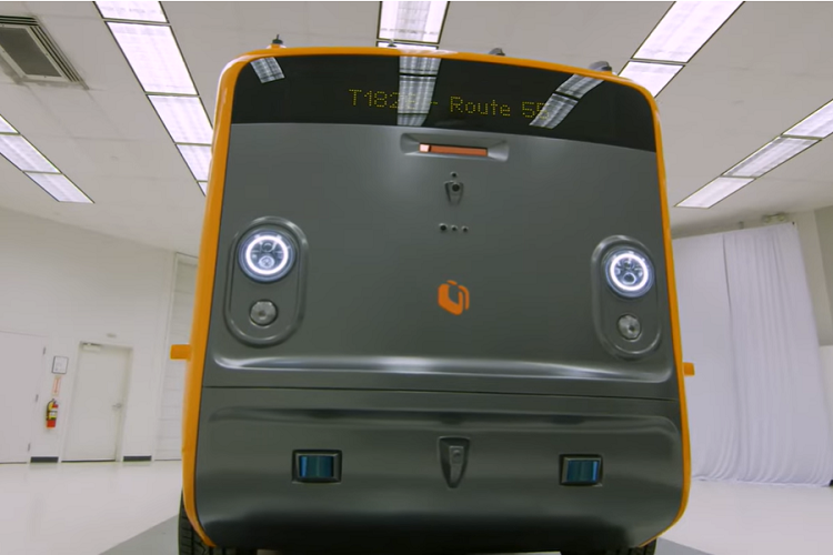 Transporter, trang bị không gian chở hàng mô-đun được gọi là uPod, có thể chở khoảng 900 kg hàng hóa, và thực hiện tới 80 điểm dừng mỗi lần chạy. Nó có thể giao nhiều loại hàng hóa khác biệt, bao gồm hàng tạp hóa, gói hàng thương mại điện tử, vật tư y tế, và hơn thế nữa. Nó có thể đạt vận tốc lên tới 112 km/h, với phạm vi hoạt động từ khoảng 256 đến 480 km với bộ pin 90 hoặc 160 kWh. Bộ sạc nhanh DC cũng có thể phục hồi phạm vi khoảng 350 km trong 45 phút.