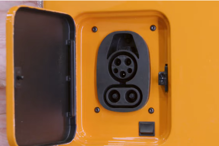 Công ty có kế hoạch triển khai chiếc Transporter đầu tiên trong năm 2023, với mục tiêu đạt 50.000 xe giao hàng tự hành trên đường công cộng vào năm 2028.