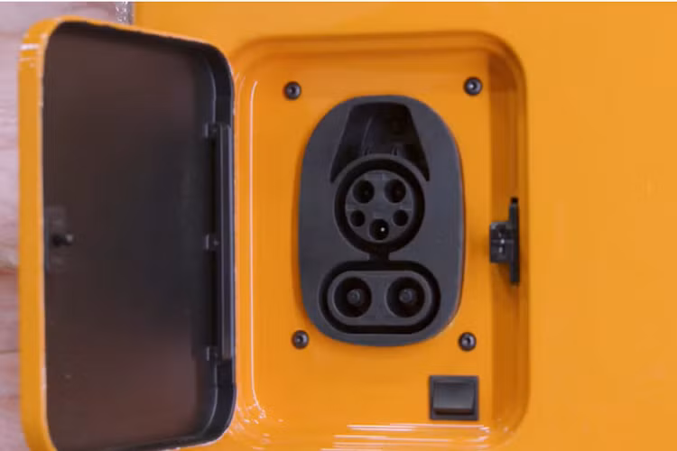 Công ty có kế hoạch triển khai chiếc Transporter đầu tiên trong năm 2023, với mục tiêu đạt 50.000 xe giao hàng tự hành trên đường công cộng vào năm 2028.