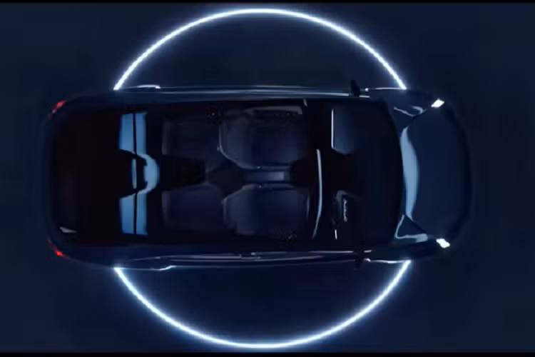 Vô lăng xe được bọc bằng da màu xanh ở vòng tròn bên ngoài, và một miếng vải đẹp mắt ở vòng tròn bên trong, phù hợp với chất liệu hoàn thiện mặt táp lô. Phía sau vô lăng là một màn hình thứ hai nhỏ hơn, có nhiệm vụ cung cấp thông tin cơ bản về chiếc xe và hành trình chuyến đi.