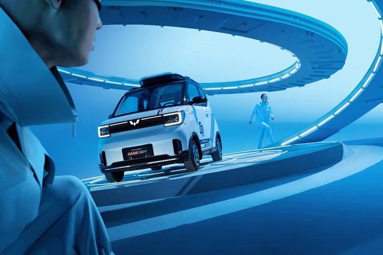 Cụ thể, phong cách Hurricane Phantom lấy cảm hứng từ các trang phục cổ điển trong game với sự phối hợp giữa 2 tông màu đen và đỏ tương phản. Trong khi đó, phong cách Jungle Crossing lại lấy cảm hứng từ những trò chơi liên quan đến quân đội mà phần lớn các nam thanh niên đều yêu thích. Vì vậy, ở phong cách này, Wuling Hongguang Mini EV Gameboy được sơn màu xanh lá.