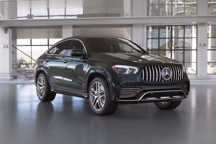 Mercedes-AMG GT53 Coupe là mẫu xe bị tăng giá nhiều nhất, từ 6,299 tỷ đồng lên 6,719 tỷ đồng. Tiếp theo là dòng V-Class, phiên bản V 250 Luxury và V 250 AMG đã tăng tới 183 và 213 triệu đồng. Phiên bản hiệu suất cao Mercedes-AMG A 35 4Matic tăng tổng cộng 170 triệu đồng kể từ đầu năm tới giờ.